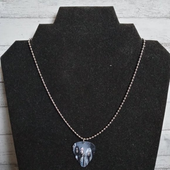 Handmade Guitar Pick Necklace - Guns N Roses Group - Picture 2 of 2